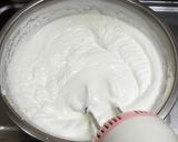 苺とホワイトチョコレートのクリーム♪作り方3写真