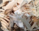 鶏肉ときのこの塩昆布炒め作り方1写真
