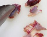 砂肝の筋で☆とろとろ赤ワイン煮作り方1写真