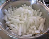 大根の胡麻和え＝ネパール名ムラコアチャル作り方1写真