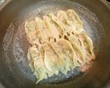 たっぷり野菜の簡単ヒダなし羽根つき餃子♪作り方8写真