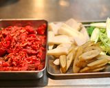 牛肉と里芋の炒め物作り方1写真