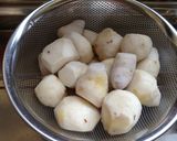 里イモと鶏肉の甘辛煮☆作り方1写真