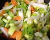 セロリと卵のマヨ醤油炒め作り方1写真