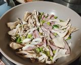 ウインナーと舞茸の塩なしワンパンパスタ作り方1写真