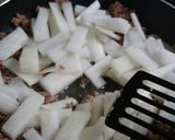 大根とひき肉のピリ辛味噌炒め作り方3写真