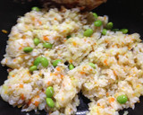 朝食に♪いろいろ野菜の焼飯 目玉焼きのせ作り方2写真