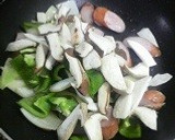 ウィンナーと玉ねぎ・きのこの甘酢炒め作り方3写真