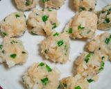お鍋にどうぞ♪簡単鶏だんご☆作り方3写真