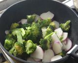 [簡単]赤カブとブロッコリーの麺つゆ炒め作り方2写真