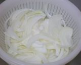 牛ケチャ玉炒め作り方1写真