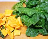 南瓜とちぢみほうれん草、薄揚げの味噌汁作り方1写真