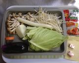 簡単！トマト味チーズのせ煮込みうどん作り方1写真