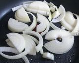塩麹とニンニクの肉炒め作り方2写真