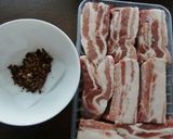 ごぼう茶で煮る、ラフテー風煮物作り方1写真