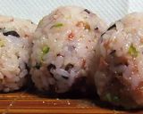 楽チン混ぜご飯! 梅しそおにぎり作り方3写真