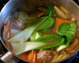 鶏団子と韓国春雨の食べる中華風スープ作り方7写真