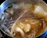 鶏団子と韓国春雨の食べる中華風スープ作り方6写真