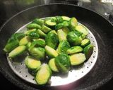 *簡単！芽キャベツの味噌マヨネーズあえ*作り方3写真
