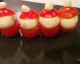 クリスマスに！ミニトマトとチーズで作り方2写真