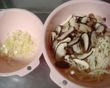 肉団子ときのこの中華春雨スープ作り方1写真