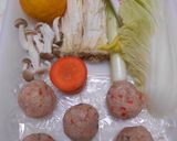 土鍋で具沢山・鶏肉団子スープ（おかず鍋）作り方1写真