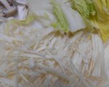 土鍋で具沢山・鶏肉団子スープ（おかず鍋）作り方2写真