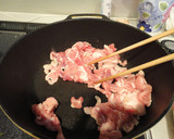 シンプルで簡単！豚肉とねぎの黒酢焼きそば作り方1写真