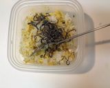 卵ふりかけと塩昆布のおにぎり作り方2写真