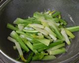 セロリと厚揚げの炒め物作り方2写真