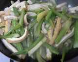 セロリと厚揚げの炒め物作り方5写真