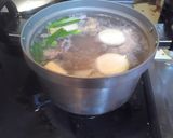 鶏がらと豚肉の味噌バター鍋♪作り方1写真