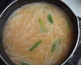 ふんわり♪ニラ玉味噌汁作り方1写真