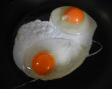 目玉焼き・水菜のバター炒め添え作り方7写真