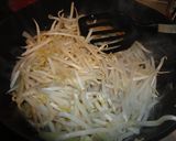 豚肉ともやしのピリ辛炒め作り方3写真