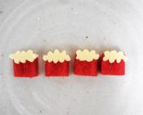 節分☆キャラ弁当☆カニカマ1本、鬼4つ☆作り方2写真
