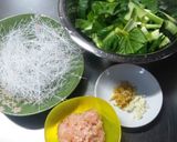 ♬小松菜と鶏ひき肉の春雨アジアンスープ♫作り方1写真