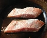 鮭のソテー♡ トロ〜ンたまご添え♫作り方3写真