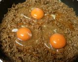 簡単ランチ♪炒めハンバーグのロコモコ丼作り方3写真