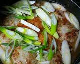 キムチの素で　煮込みねぎバーグ作り方10写真