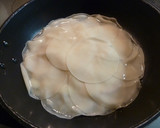 簡単おつまみ☆餃子の皮でハムチー挟み焼き作り方3写真