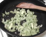 簡単☆ネギとセロリの炒め物(納豆入り)作り方3写真