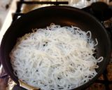 ダイエット！しらたきとひき肉の焼きそば作り方2写真