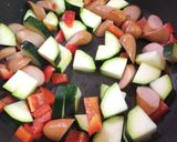 ズッキーニとお餅で✿簡単グラタン。作り方1写真