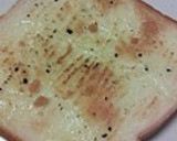 ☀朝食に簡単!マヨ＆粉チーズトースト作り方3写真