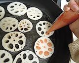 キレイに詰めよう♪明太子れんこん作り方3写真