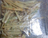 ウドの皮で、ズボラしょうゆ麹漬け作り方5写真