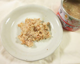 お弁当に☆鮭の中骨水煮缶で卵焼き作り方1写真