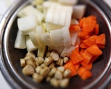 ヘルシー◆皮ごと根菜と鮭と昆布の塩スープ作り方2写真
