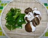 あっという間のピーマンしいたけの素炒め作り方1写真